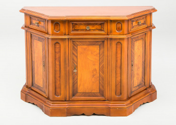 Старинный комод код. RM9850