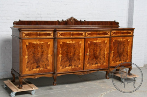 картинка Антикварный комод салоне старинных вещей "Шебби" являющийся официальным дистрибьютором в России и Беларуси