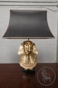 картинка Старинная настольная лампа с изображением фараона салоне старинных вещей "Шебби" являющийся официальным дистрибьютором в России и Беларуси