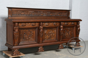 картинка Антикварный комод салоне старинных вещей "Шебби" являющийся официальным дистрибьютором в России и Беларуси