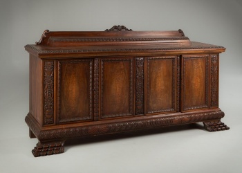 Старинный ореховый комод на резных ножках код. RM4119892