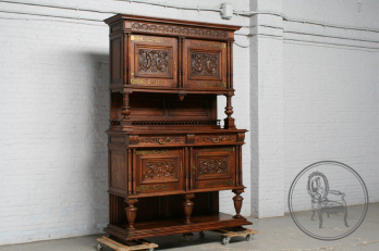 Антикварный буфет из ореха с резьбой в античных сюжетах код. BE107567