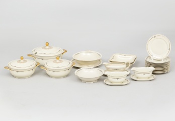 Старинный сервиз из фарфора цвета слоновой кости с позолотой код. RM4101391