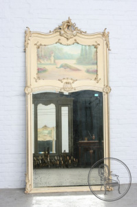 картинка Антикварное ореховое зеркало в стиле рококо с росписью салоне старинных вещей "Шебби" являющийся официальным дистрибьютором в России и Беларуси