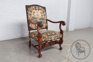 картинка Антикварное кресло салоне старинных вещей "Шебби" являющийся официальным дистрибьютором в России и Беларуси