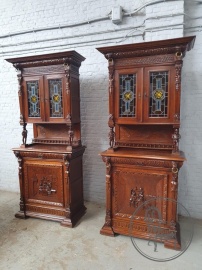 Антикварные буфеты в Мехельском стиле с витражами, декоративными элементами и сюжетной резбой код.&nbsp;BE4165442