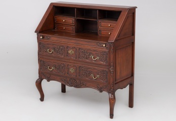 Старинный секретер с узорчатой резьбой код. RM4101011