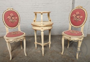 картинка Старинный комплект для гостиной, столик и два стула салоне старинных вещей "Шебби" являющийся официальным дистрибьютором в России и Беларуси