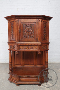 картинка Антикварный комод салоне старинных вещей "Шебби" являющийся официальным дистрибьютором в России и Беларуси