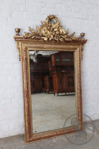 картинка Антикварное зеркало салоне старинных вещей "Шебби" являющийся официальным дистрибьютором в России и Беларуси