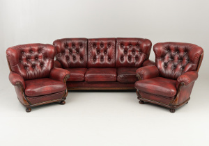 картинка Старинный комплект кожаной мебели салоне старинных вещей "Шебби" являющийся официальным дистрибьютором в России и Беларуси