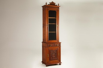 Антикварный посудный шкаф с резной короной код. RM4101690