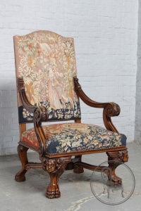 картинка Антикварное ореховое кресло с ножками в виде львиных лап салоне старинных вещей "Шебби" являющийся официальным дистрибьютором в России и Беларуси