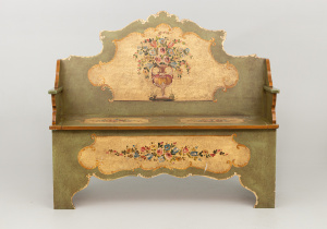 картинка Антикварная скамья салоне старинных вещей "Шебби" являющийся официальным дистрибьютором в России и Беларуси