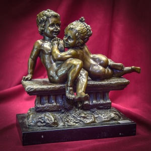 картинка Антикварная статуэтка из бронзы салоне старинных вещей "Шебби" являющийся официальным дистрибьютором в России и Беларуси