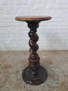 картинка Старинный приставной столик с опорой Barley Twist салоне старинных вещей "Шебби" являющийся официальным дистрибьютором в России и Беларуси