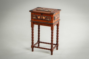 Старинный расписной столик для рукоделия код. RM4107093