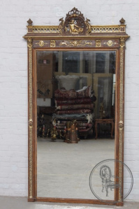 картинка Антикварное зеркало салоне старинных вещей "Шебби" являющийся официальным дистрибьютором в России и Беларуси