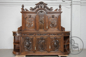 картинка Антикварный буфет салоне старинных вещей "Шебби" являющийся официальным дистрибьютором в России и Беларуси