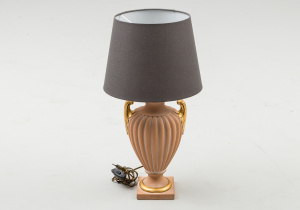 картинка Старинная настольная лампа салоне старинных вещей "Шебби" являющийся официальным дистрибьютором в России и Беларуси