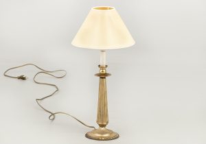 картинка Старинная настольная лампа (4 шт.) салоне старинных вещей "Шебби" являющийся официальным дистрибьютором в России и Беларуси