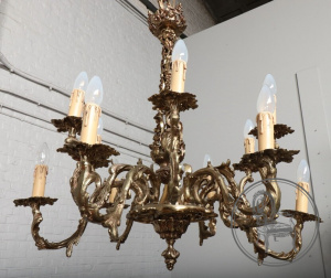 картинка Старинная бронзовая люстра в рокайльном стиле салоне старинных вещей "Шебби" являющийся официальным дистрибьютором в России и Беларуси