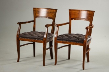 Пара старинных кресел из красного дерева код. RM4103757