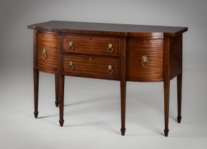 картинка Антикварный комод на высоких ножках с фурнитурой в виде львиных голов салоне старинных вещей "Шебби" являющийся официальным дистрибьютором в России и Беларуси