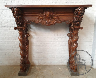Антикварный портал для камина с маскаронами и витыми колоннами код. BE107277
