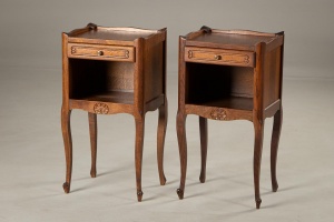 картинка Пара старинных открытых тумбочек салоне старинных вещей "Шебби" являющийся официальным дистрибьютором в России и Беларуси