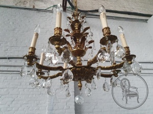 картинка Старинная бронзовая люстра с подвесками и двумя бра салоне старинных вещей "Шебби" являющийся официальным дистрибьютором в России и Беларуси