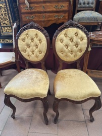 Старинные стулья (2 шт.) с резьбой в золотистой велюровой обивке код.&nbsp;FN14