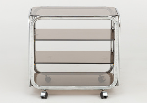 картинка Старинный сервировочный столик салоне старинных вещей "Шебби" являющийся официальным дистрибьютором в России и Беларуси