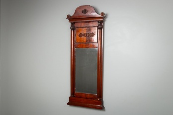 Антикварное зеркало из красного дерева с резными накладками код. RM4101548