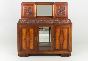 картинка Антикварный буфет салоне старинных вещей "Шебби" являющийся официальным дистрибьютором в России и Беларуси