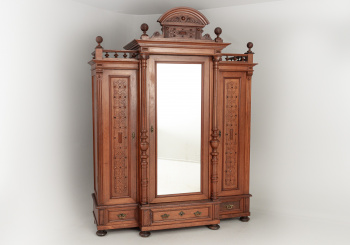 Старинный шкаф код. RM62604