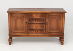 картинка Старинный комод салоне старинных вещей "Шебби" являющийся официальным дистрибьютором в России и Беларуси