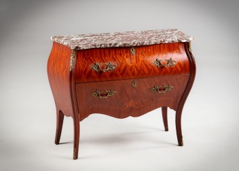 Старинный комод из красного дерева с инкрустацией код. RM4151291