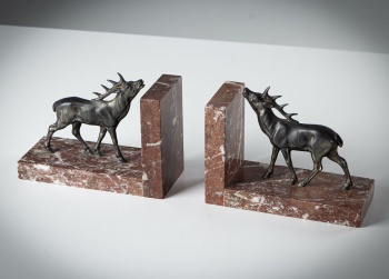 Старинные держатели для книг (2 шт.) с фигурами оленей на мраморных постаментах код.&nbsp;RM4165278