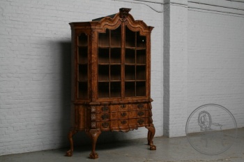 Антикварная ореховая витрина код. BE4097289