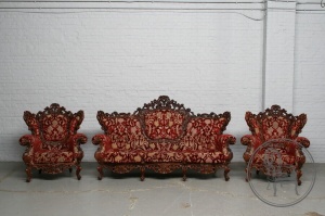 картинка Старинный набор для гостиной, отделанный резным ансамблем из цветков и завитков салоне старинных вещей "Шебби" являющийся официальным дистрибьютором в России и Беларуси