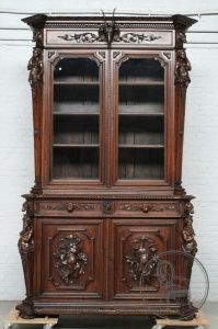 картинка Антикварный дубовый буфет конца XIX века салоне старинных вещей "Шебби" являющийся официальным дистрибьютором в России и Беларуси