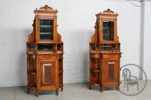 картинка Антикварные парные буфеты из ореха с зеркалом и открытыми полками салоне старинных вещей "Шебби" являющийся официальным дистрибьютором в России и Беларуси
