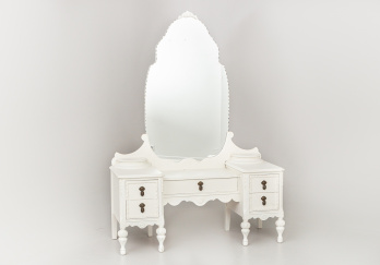 Старинный косметический столик код. RM49408