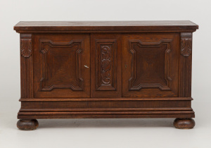 картинка Старинный комод салоне старинных вещей "Шебби" являющийся официальным дистрибьютором в России и Беларуси