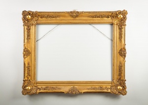 картинка Антикварная рама для картины салоне старинных вещей "Шебби" являющийся официальным дистрибьютором в России и Беларуси