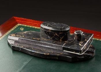 Старинный настольный письменный прибор из черного камня код.&nbsp;RM4112878