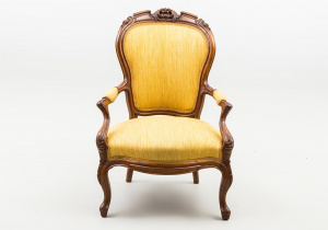 картинка Антикварное кресло салоне старинных вещей "Шебби" являющийся официальным дистрибьютором в России и Беларуси