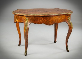 Антикварный стол с декоративными элементами из позолоченной бронзы код. RM4165176