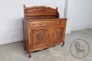 картинка Антикварный комод салоне старинных вещей "Шебби" являющийся официальным дистрибьютором в России и Беларуси